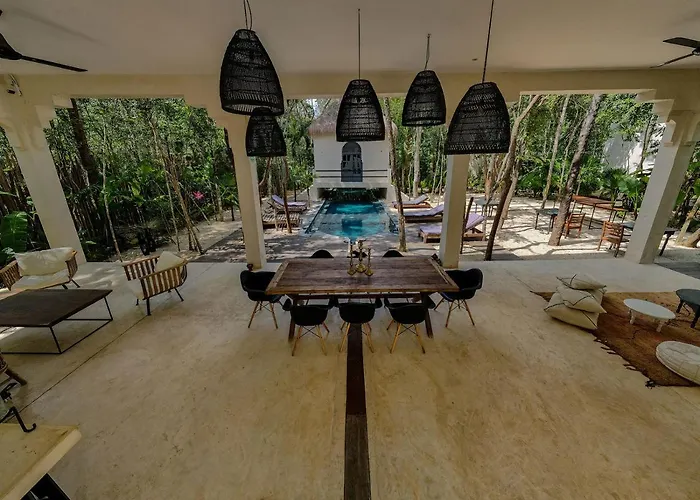 Moroccan Vacation For 16 Guests!